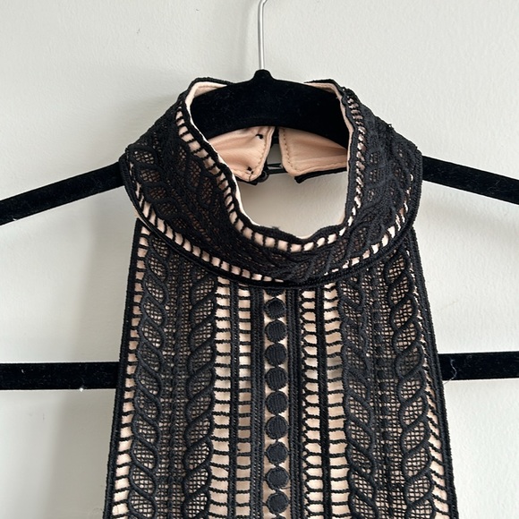 Lace dress - Picture 2 of 4